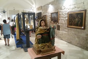 Statua storica di Sant'Anna