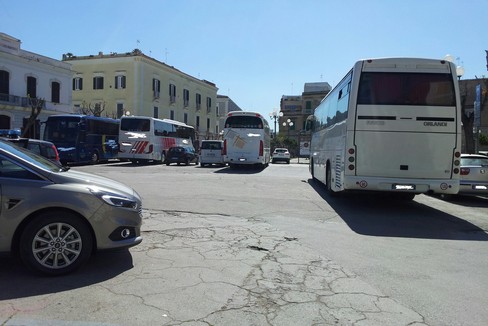 bus in piazza Plebiscito