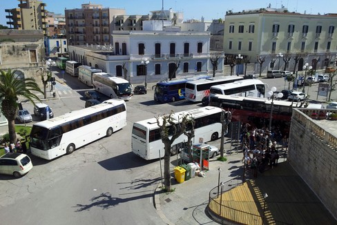 bus in piazza Plebiscito