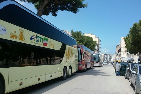 Bus in piazza Gradenico