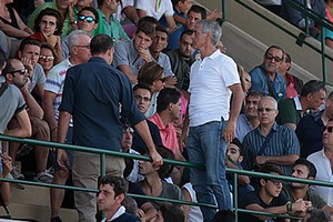 Abruzzese sulla tribuna dello stadio di Trani