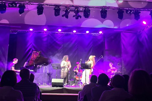 “Alma Donna”: la voce femminile si fa rito, memoria e rivoluzione a Trani