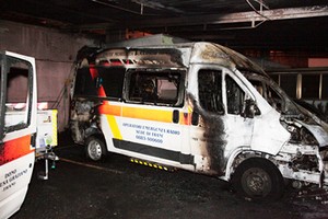Ambulanze Oer bruciate a Trani