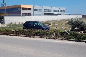 Auto fuori strada sulla Andria-Trani