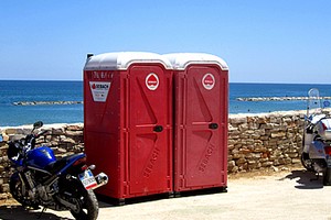 Bagni chimici a Trani