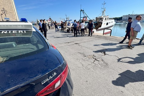Trani - Bliz del Carabinieri/NAS al Porto con sequestro merce: la voce dei pescatori