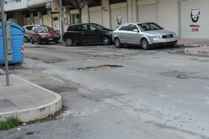 Buca stradale in via Pisa