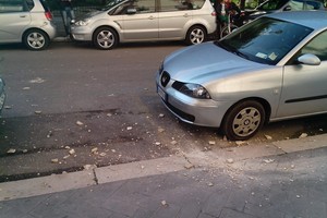 Cadono calcinacci in Piazza della Repubblica