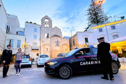 Carabinieri di Trani - Servizio estivo di pattugliamento serale del Porto di Trani