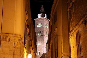 Cattedrale di Trani vista da via Beltrani