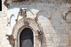 chiesa ognissanti trani dettaglio abside