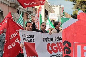 Manifestazione sindacale a Trani