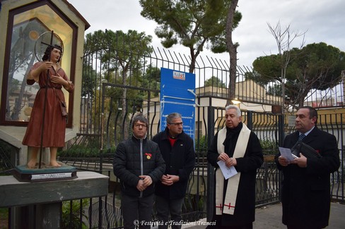 Statua di San Nicola il Pellegrino