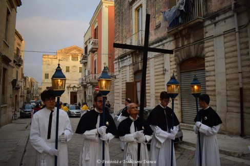 Via Crucis animata dalle confraternite San Michele Arcangelo e San Giacomo Apostolo