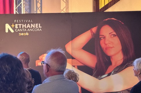 "Nethanel Canta ancora" a Palazzo delle Arti Beltrani il ricordo di Mariangela Caputo