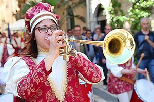 Figuranti e sbandieratori per Trani a go go