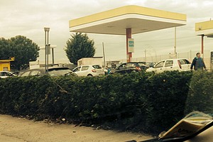 Lunghe code ai benzinai