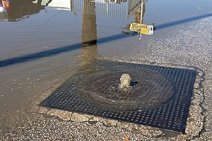 Salta la fogna in via Barletta a Trani