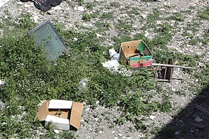 Il fossato del Castello di Trani come discarica