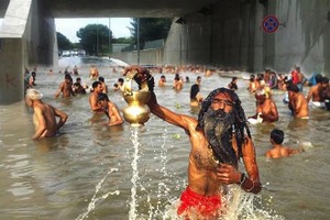 Fotomontaggio del sottovia allagato