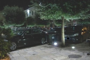 Parcheggio selvaggio in piazza Mazzini