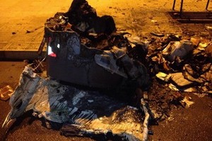 Cassonetto in fiamme