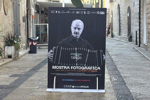 Mostra Fotografica  "Astor Piazzolla " a Via Zanardelli