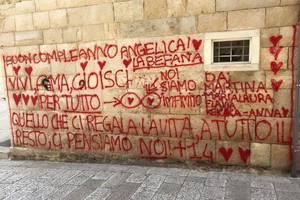 Murales su muro storico