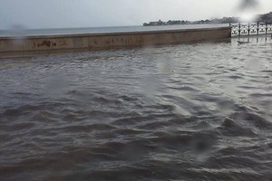 Lungomare allagato