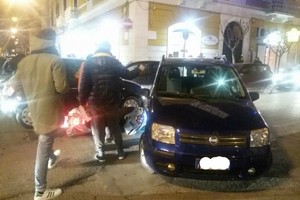 Incidente in via Roma tra un auto e uno scooter