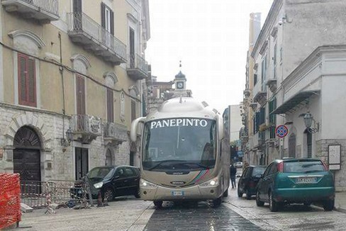 Bus turistico in via Ognissanti