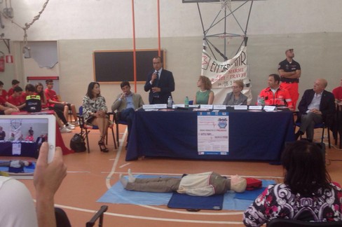 consegna defibrillatore scuola Baldassarre