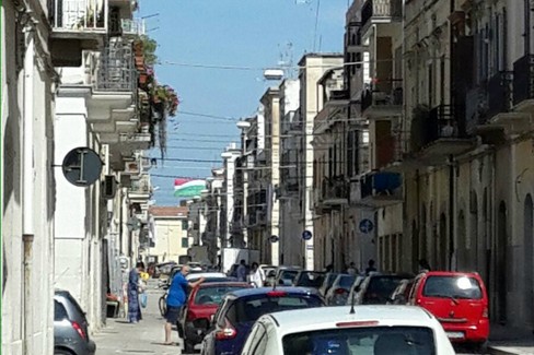 Furto in via Simone de Brado
