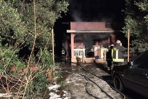 In fiamme una villa sulla Trani-Corato, salva un'anziana signora