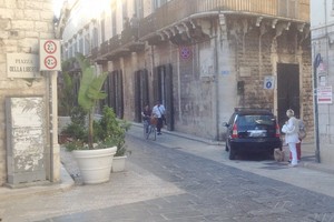 Parcheggi e fantasia, un malcostume tranese da debellare