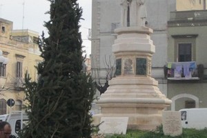 Albero di Natale, piazza Indipendenza