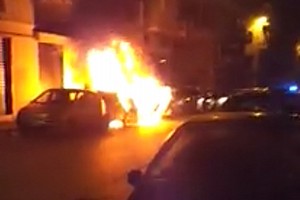 Incendio auto in via Dalmazia