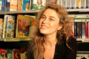 Lory Del Santo a Trani ha presentato il suo ultimo libro