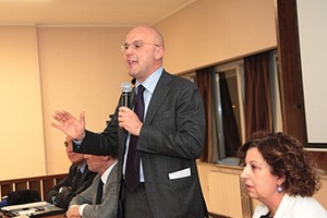 Gigi Riserbato, conferenza sull'ospedale di Trani