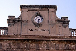 palazzo vischi orologio