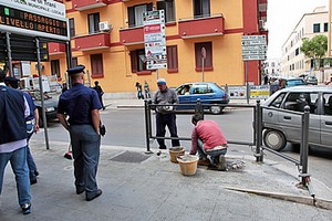 Paline pubblicitarie tra via Istria e corso Imbriani