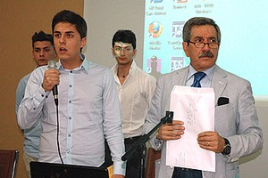 Baby fenomeno di Trani presenta la scarpa eco-futurista