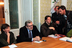 Michele Emiliano a Trani presso la sede del Pd