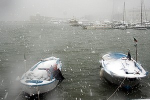 Neve a Trani, sul porto