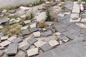 Degrado in piazza Dalla Chiesa