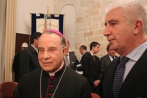 Mons. Pichierri con il sindaco Tarantini