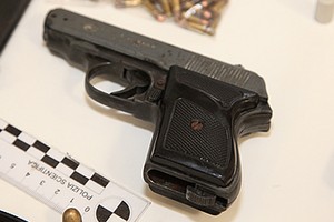 Pistola sequestrata dalla Polizia