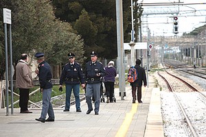 Polizia nella stazione di Trani