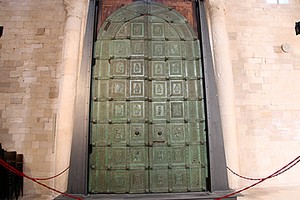 Portale della Cattedrale di Trani in bronzo del Barisano da Trani