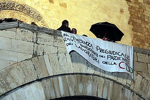 Protesta dei lavoratori del Don Uva in Cattedrale